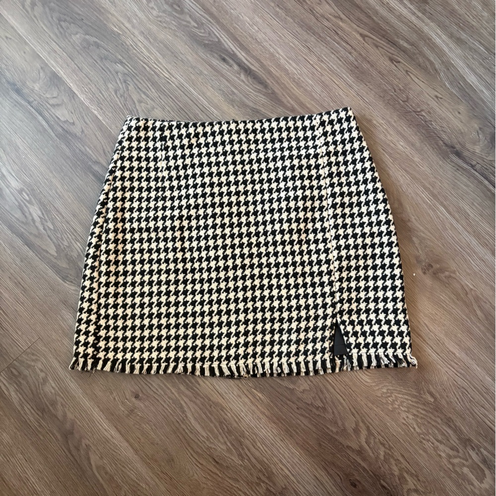 Dynamite Houndstooth Mini Skirt